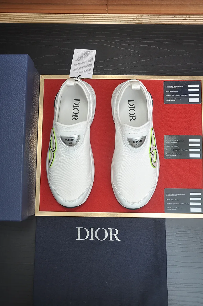 Men's Men's Shoes 💰540💶 𝐂𝐡𝐫𝐢𝐬𝐭𝐢𝐚𝐧 𝐃𝐢𝐨𝐫# Dior breathable fly-knit casual sneakers. The soft and breathable upper complements the lightweight textured effect rubber sole, decorated with various classic details, making it an ideal choice for everyday looks. Can be matched with various casual items to create a refined look Size: 38-46 (45 46 customized)